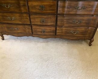DRESSER