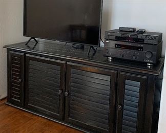 Shutter Front Media Center, TV