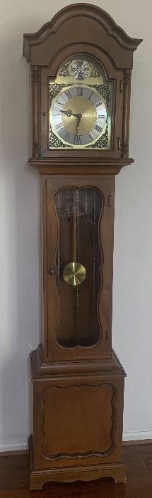 Colonial Grandmother Clock