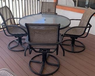 Patio Table 48" Round w 4 Swivel Chairs 