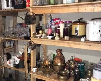 Vintage Crock-Pots, many cookie jars, many kitchen appliances, small