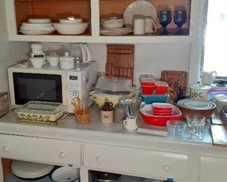 microwave, vintage Pyrex, Corelle, cookware