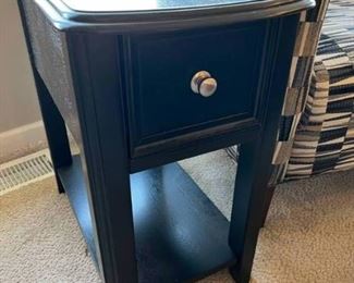 ASHLEY FURNITURE BREEGIN Chairside End Table - Excellent Condition!