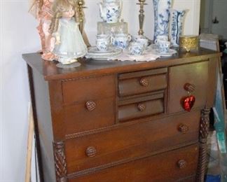 Excellent circa 1920s Cherry Bedroom set includes four-poster bed, chest of drawers, bureau and side table.