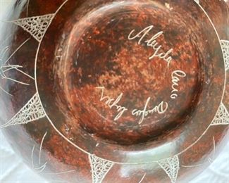 Hand-painted pottery Alyila Caro.