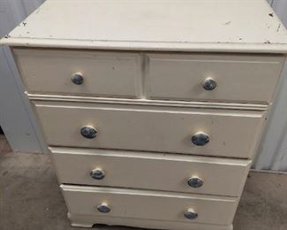 Lovely cute 4 drawer dresser. Needs some tlc  great diy project 
Length 28in
Width 15in
Height 35.5 in 
$30
