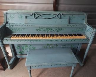 Story and clark hand painted piano 
Length 58in width 25in height 38.5in
$350