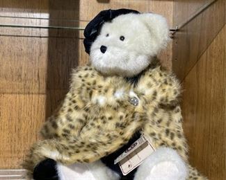Say hello to Wihelmina Q Bearsworth from Boyds Bears Best Dressed Series