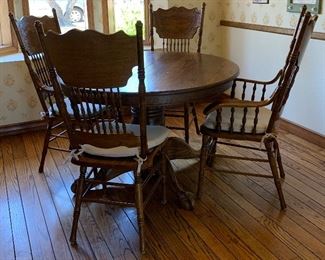 Vintage Oak Pedestal Table w 4 Pressed Back Chairs