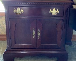 Thomasville King Bedroom : Dresser w 3-Section Mirror, 4 Poster Bed, 1 Nightstand 