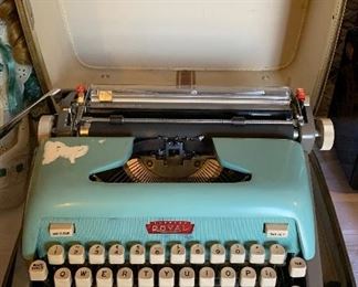 Vintage/Antique Royal Typewriter