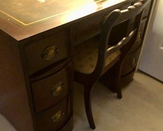 Kneehole Desk Vintage