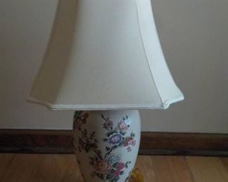 Gorgeous Vintage Table Lamp with Ceramic Body Pretty Floral Pattern