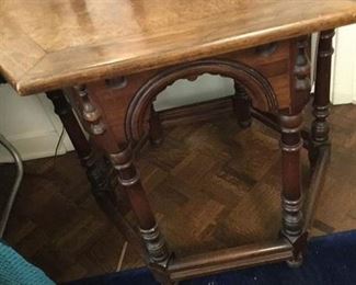 BEAUTIFUL 'BERKEY AND GAY' SIDE TABLE  TOP IS SIX SIDED WITH INSET OF BURLED WALNUT ON TURNED LEGS AND HAS ARCHE DECOR ON EACH SIDE. TRUELY A FINE PIECE OF FURNITURE IN PRISTINE CONDITION AS IS ALL THE FURNITURE INT HIS HOME