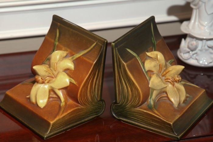 ROSEVILLE POTTERY BOOKENDS