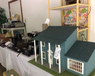 2 Doll Houses