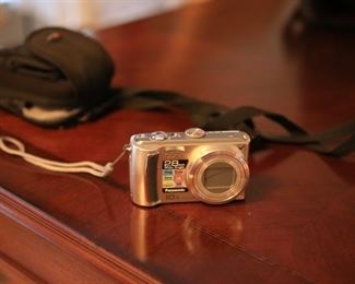 Compact camera 