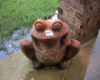 Outdoor Frog Statue 
