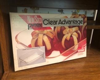 NEW IN BOX: VINTGE PYREX DISH