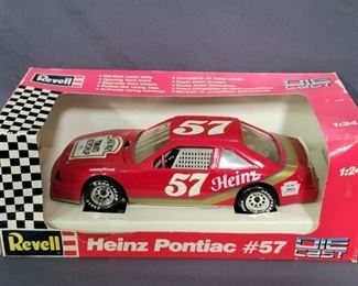 NASCAR 1:24 Die Cast Model Heinz Pontiac #57 Car