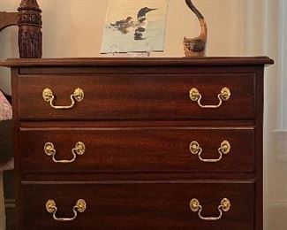 Henkel Harris 4-Drawer night stand (1 of 2)