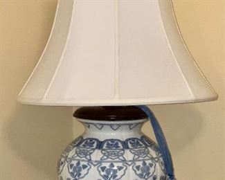 Blue and white vase lamp