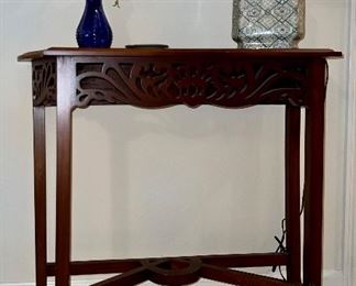 Demi lune table