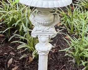 Painted cast iron yard ornament (pair)