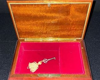 Inside view of jewelry/trinket box