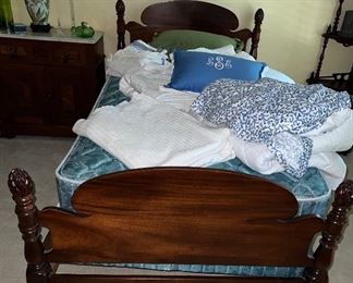 Vintage pineapple twin bed (pair)