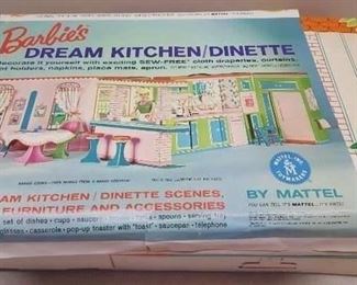 Barbie's Dream Kitchen Dinette