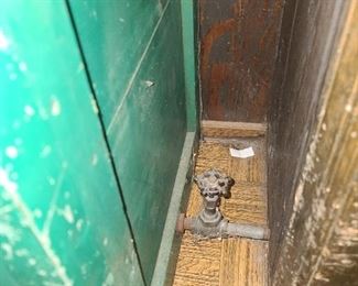 AMAZING ANTIQUE "ASK FOR SHEFFIELD FARMS SELCT MILK" WOODEN STORE DISPLAY OVERSIZED CRATE W/ POUR SPOT FOR ICE WATER TO DRAIN FROM!