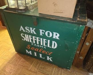 AMAZING ANTIQUE "ASK FOR SHEFFIELD FARMS SELCT MILK" WOODEN STORE DISPLAY OVERSIZED CRATE W/ POUR SPOT FOR ICE WATER TO DRAIN FROM!