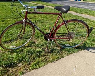 Price Reduced on this vintage Schwinn bike, new tires. Very good condition 