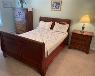 Broyhill Sleigh Bed 