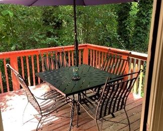 Outdoor table and chairs with imbrella