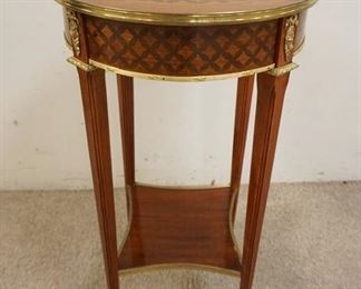 1151 ROUND MAHOGANY ONE DRAWER STAND W/DIAMOND QUILTED INLAID TOP & SIDES BRONZE TRIM & MOUNTS, APPROXIMATELY 16 1/4 IN X 28 1/2 ROUND