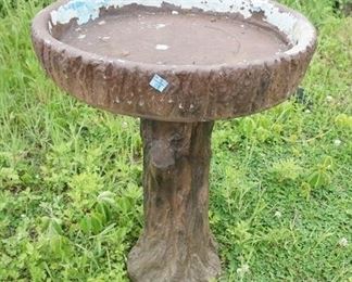 1215 CONCRETE TREE TRUNK FORM BIRD BATH