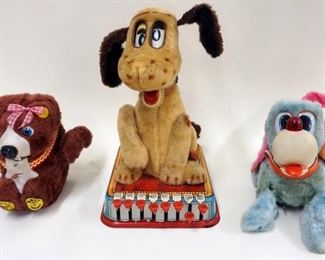 1250 LOT OF 3 BATTERY OPERATED AND MECHANICAL TOYS, LARGEST APPOXIMATELY 13 IN TALL