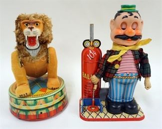 1259 LOT OF 2 VINTAGE BATTERY OPERATED TOYS, APPROXIMATELY 11 IN HIGH