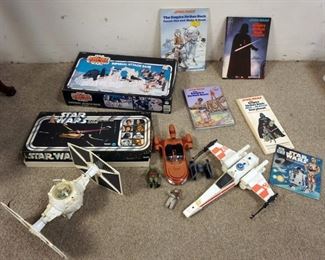 1286 VINTAGE STAR WARS TOY LOT INCLUDING BOOKS, BOARD GAME, TOYS, KENNER, ETC.