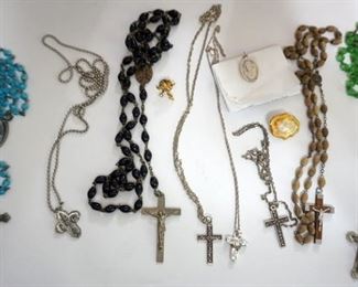 1301 LOT OF RELIGIOUS JEWELRY INCLUDING ROSARIES