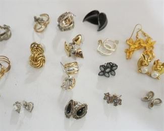 1309 LOT OF COSTUME EARRINGS