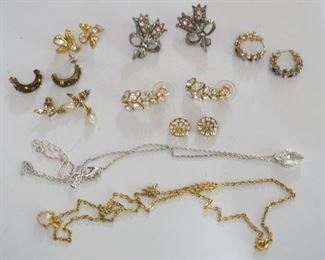 1314 SEED PEARL BRACELET MARRKED 14K GOLD FILLED ON CLASP AND 3 PAIRS PEARL EARRINGS MARKED 14K ON CLASP