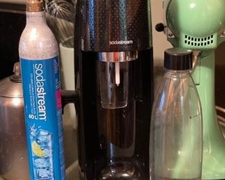 Like new soda stream and CO2 cylinder 