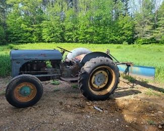 Ford tractor with grader runs drives and works great