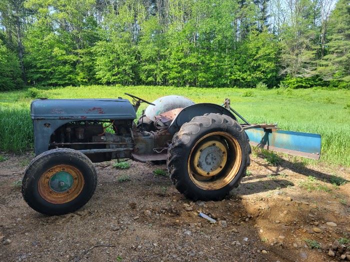 Ford tractor with grader runs drives and works great