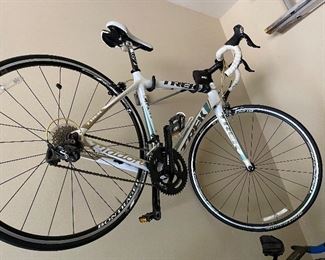 Ladies TREK road bike, 6 years old. (only 50 miles used)