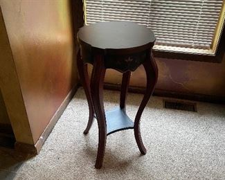 This is a tall table and works well for displaying floral arrangements, candles, baskets.  Asking $35.