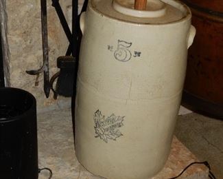 Butter churn crock w/lid & paddle